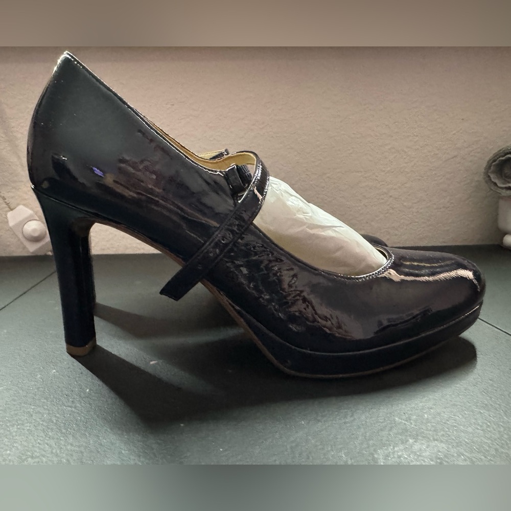 Never worn heels - Picture 2 of 4